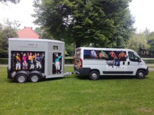 WTWK-Partynice-HORSE-TRAILER-and-CAR-foto2