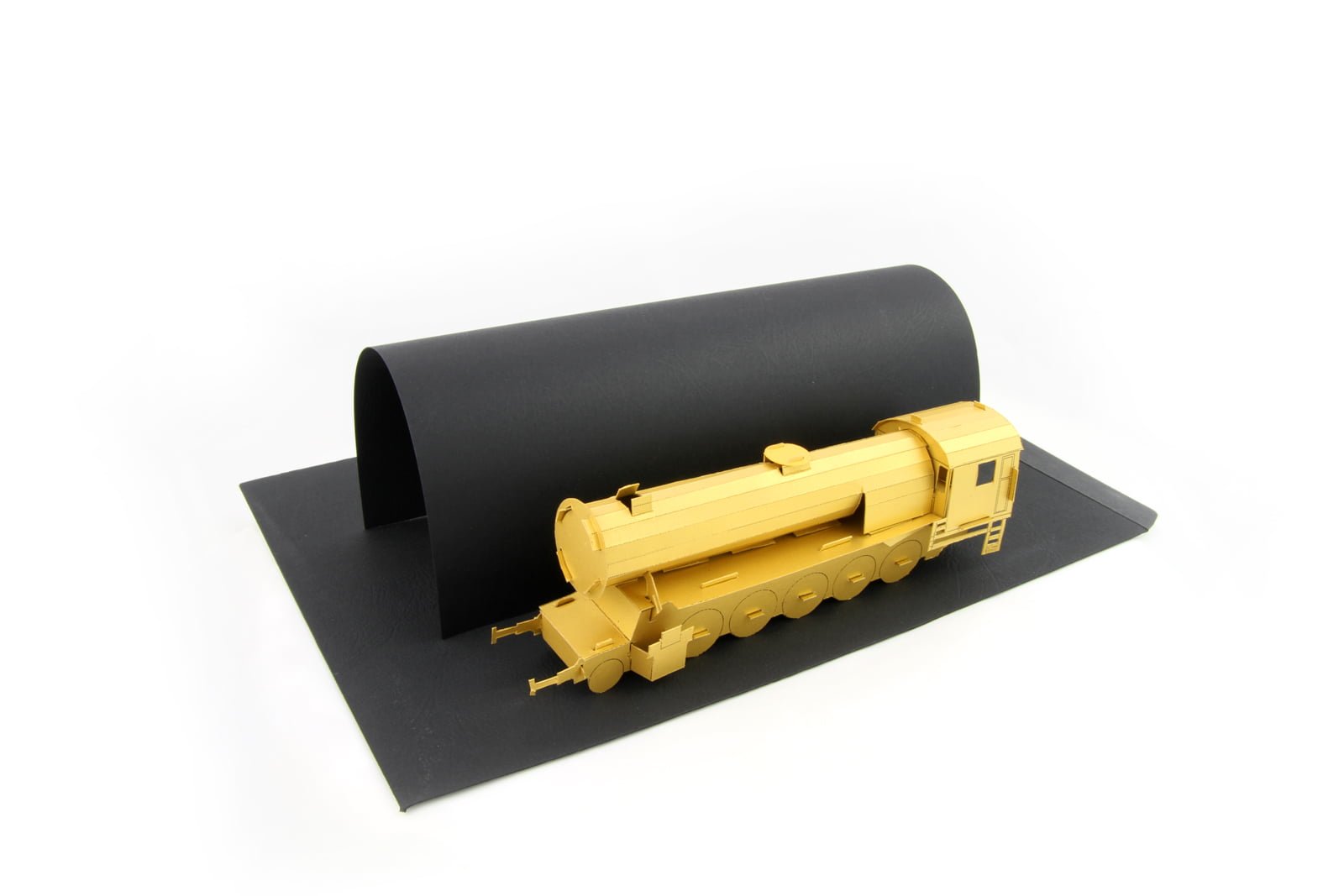 Złoty pociąg - papierowy model lokomotywy